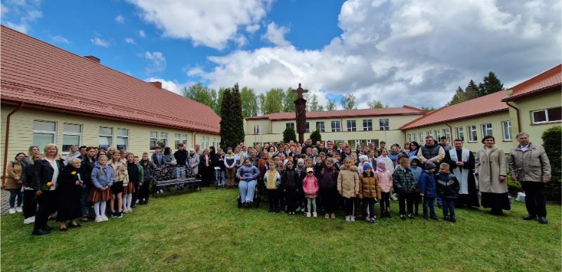 Šeimos šventė ir Lakštingalų suolelio atidengimas
